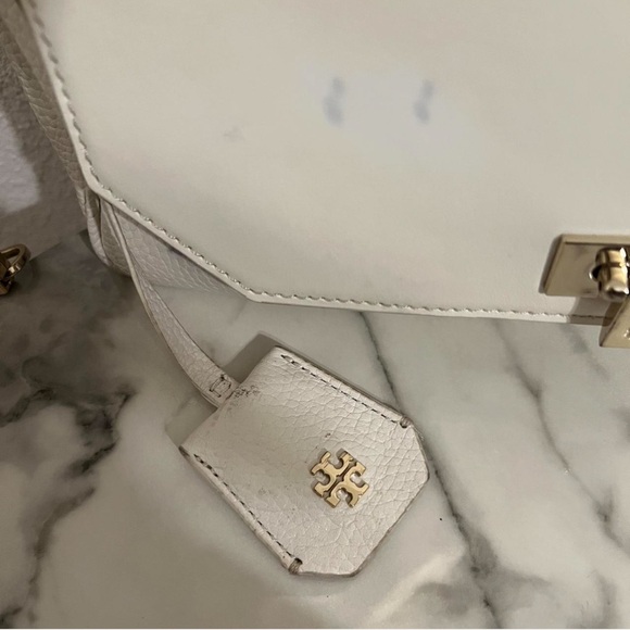 Tory Burch Off White Pebbled Leather Turnlock Crossbody Bag - Picture 6 of 8